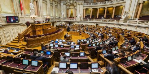 Parlamento aprova reforço dos direitos dos jovens nos cuidados paliativos