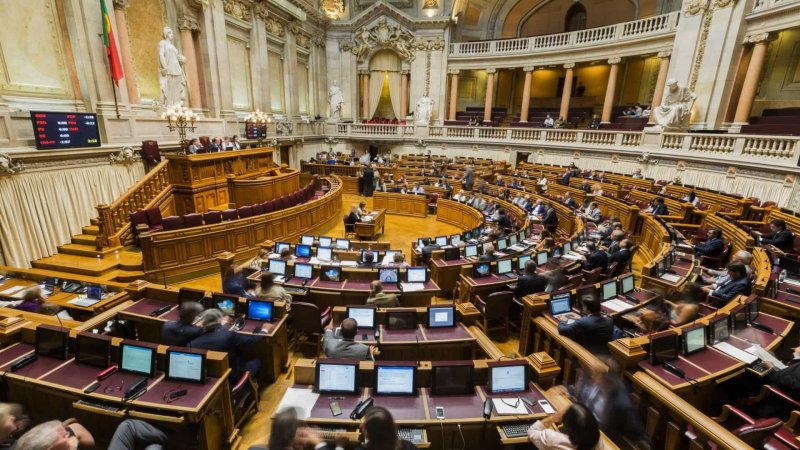 Parlamento aprova reforço dos direitos dos jovens nos cuidados paliativos