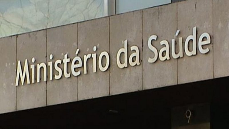 Dezenas de técnicos de saúde protestam por negociação de contratos de trabalho