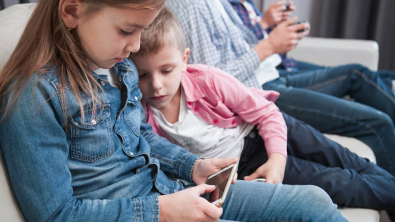 Conselhos de ética ibéricos querem lei de saúde digital infantojuvenil