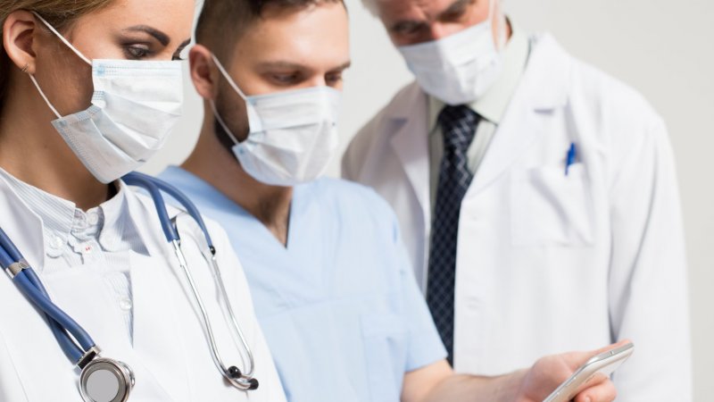 Direção Executiva nega ter dados instruções aos hospitais para reduzir a atividade assistencial