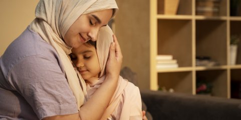 Ministra da Saúde pede a mães estrangeiras que procurem serviços de saúde