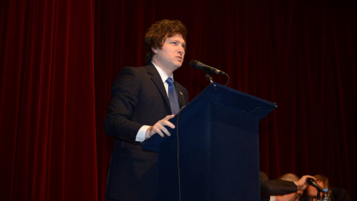 Argentina formaliza saída da OMS um ano após notificação