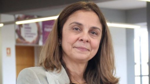 Ministra da Saúde admite revisão do caderno de encargos de transferência de competências