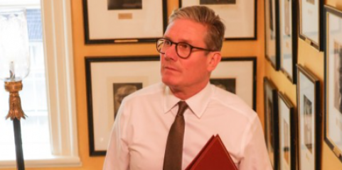 PM britânico pede a pessoas em risco para serem medicadas contra meningite