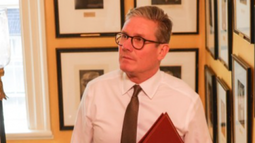 PM britânico pede a pessoas em risco para serem medicadas contra meningite