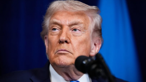 Trump investiga 13 estados que exigem que planos de saúde cubram o aborto