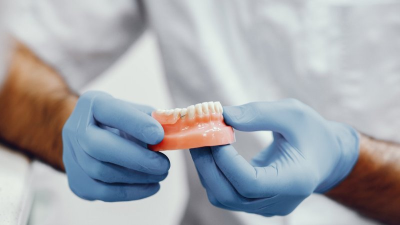 Novo programa de saúde oral cria cheque-prótese e reforça acesso no SNS