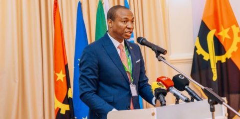 Parlamento angolano aprova lei do VIH para reforçar combate aos estigmas