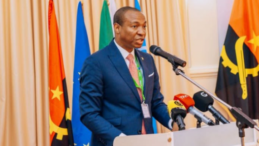 Parlamento angolano aprova lei do VIH para reforçar combate aos estigmas