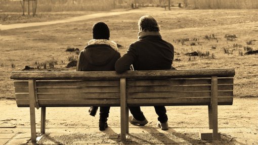 Combate ao idadismo requer atividades intergeracionais, políticas e educação