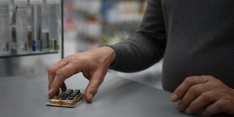 Hospitais sem 'stock' obrigam doentes de longe a ir todas as semanas buscar medicação - associação