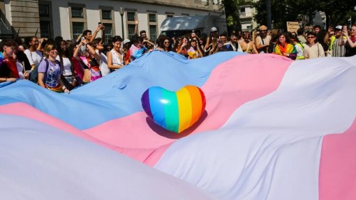 Centenas de pessoas manifestam-se em Lisboa para assinalar o dia da visiblidade trans
