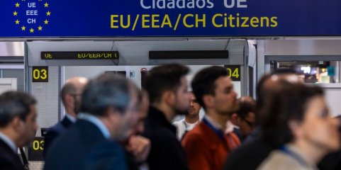 Espera no controlo de fronteira no aeroporto de Lisboa atinge 2 horas ao início da manhã