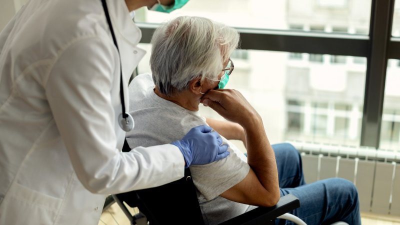 Doenças crónicas afetam mais mulheres, idosos e pessoas com menor escolaridade - INE