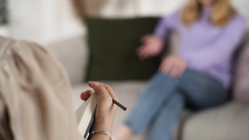 Mau tempo: Leiria disponibiliza teleconsultas de psicologia para jovens