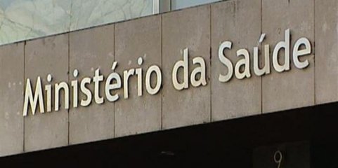 Cerca de 200 manifestantes exigem resposta para os problemas no SNS