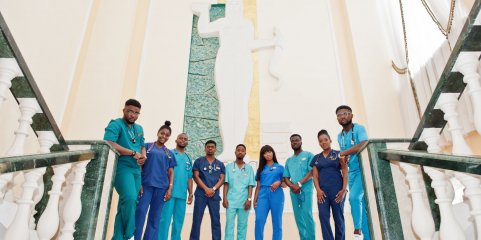 Médicos estagiários moçambicanos acampados e em greve por subsídio de 10 meses