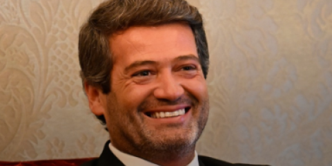 Ventura acusa Governo de atirar “dinheiro fora” na saúde, Montenegro garante que projetos vão avançar