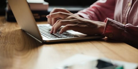 Centros de Saúde devem ter serviços 'online' para marcar consulta e pedir receitas - estudo