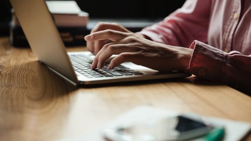 Centros de Saúde devem ter serviços 'online' para marcar consulta e pedir receitas - estudo