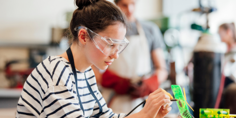 Programa 'Raparigas nas STEM' com "grande adesão" nos primeiros 6 meses