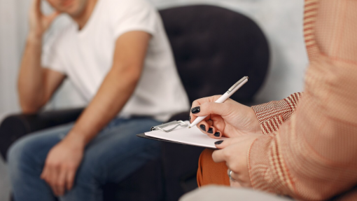 Programa de apoio médico e psicológico ajuda mais de 86.000 utentes e familiares