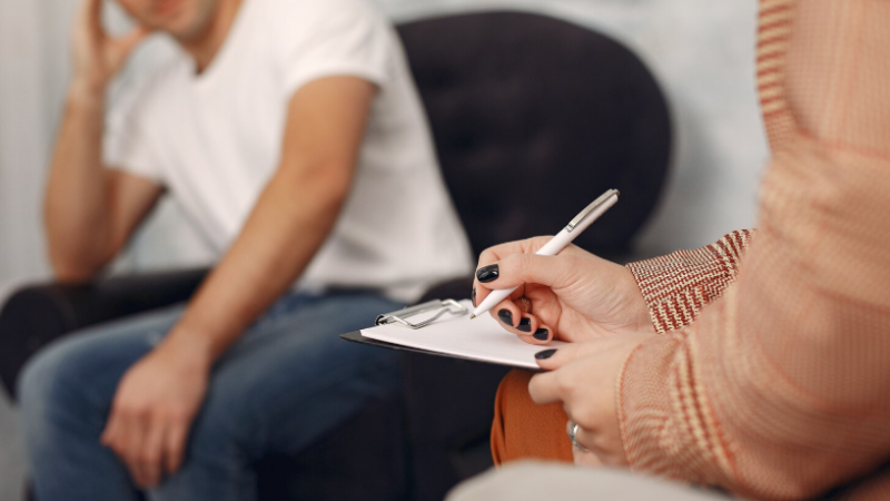 Programa de apoio médico e psicológico ajuda mais de 86.000 utentes e familiares