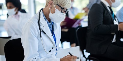 Investigação do cancro junta dois prémios Nobel e jovens cientistas no Algarve