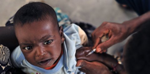 Cortes dos EUA ameaçam "dezenas de milhares de vidas de crianças" em África - Gavi