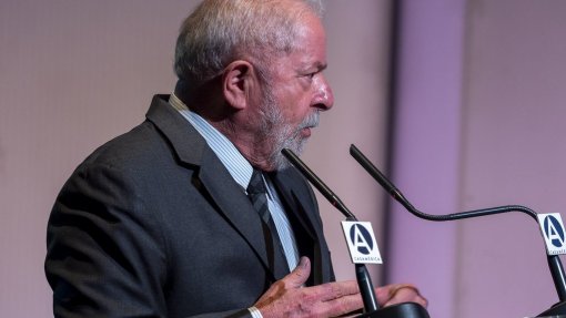 Lula da Silva submetido "sem complicações" a cirurgia para retirar carcinoma