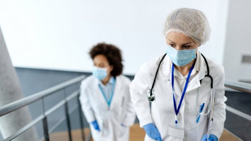 Médicos alertam para barreiras e atrasos no acesso à saúde de doentes alérgicos