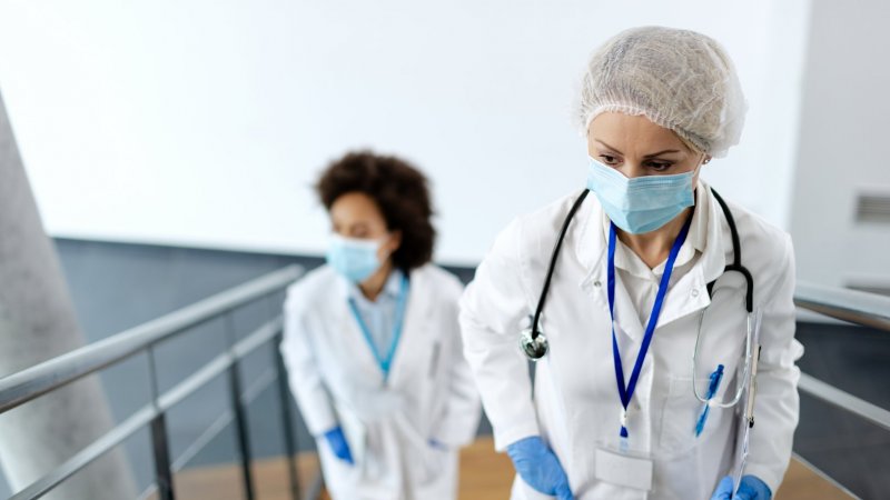 Médicos alertam para barreiras e atrasos no acesso à saúde de doentes alérgicos