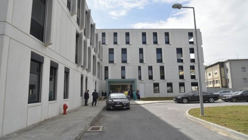 Averiguação sobre grávida que teve bebé na receção do hospital de Gaia em instrução