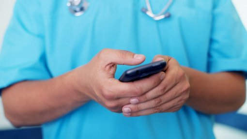 Pensilvânia (EUA) processa empresa de IA por ‘chatbots’ se apresentarem como médicos