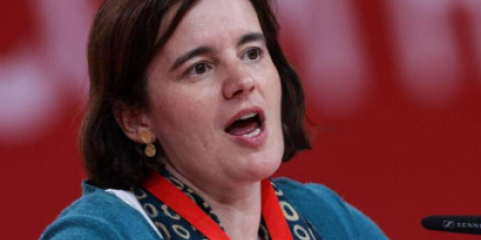 PS pede demissão da ministra da Saúde que acusa de ter desistido do SNS