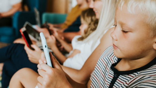 Psicólogos defendem literacia digital para proteção das crianças nas redes sociais