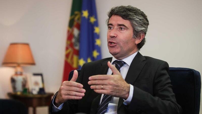 Carneiro acusa Montenegro de falhar na saúde onde “não é possível fazer pior”