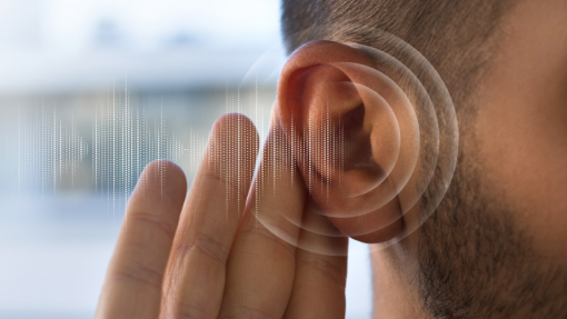 Sistema de audição controlado pelo cérebro distingue uma voz no meio da multidão