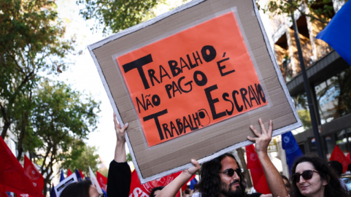 Mais de cem enfermeiros protestam em Lisboa em dia de greve