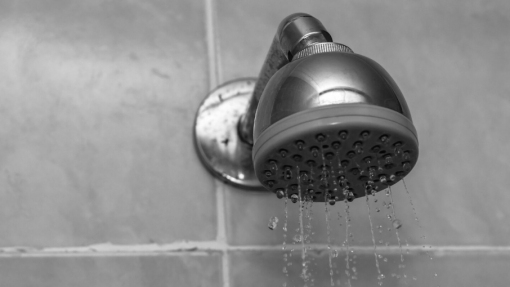 Bactéria 'legionella' encerra balneários de escola Joaquim Magalhães em Faro até segunda-feira