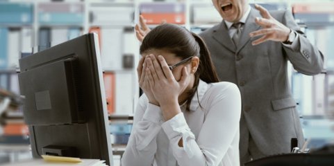 Quase 40% dos profissionais dizem ser vítimas de assédio laboral