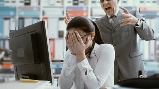 Quase 40% dos profissionais dizem ser vítimas de assédio laboral