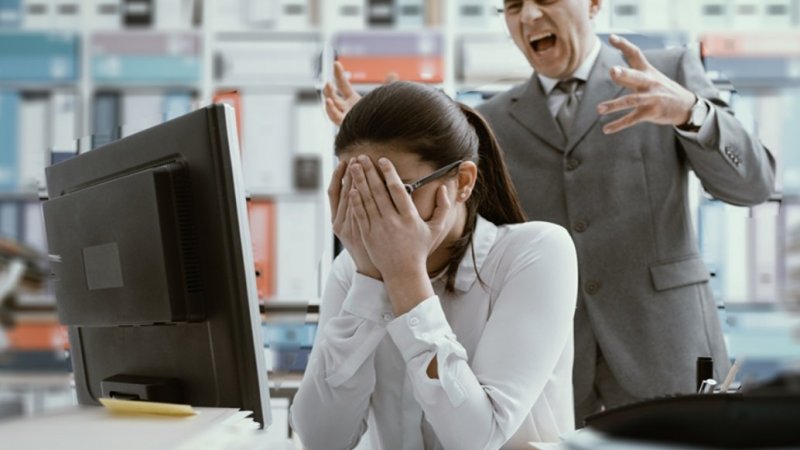 Quase 40% dos profissionais dizem ser vítimas de assédio laboral