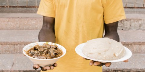 Somália recebe 25 toneladas de alimentos da Rússia para aliviar crise alimentar