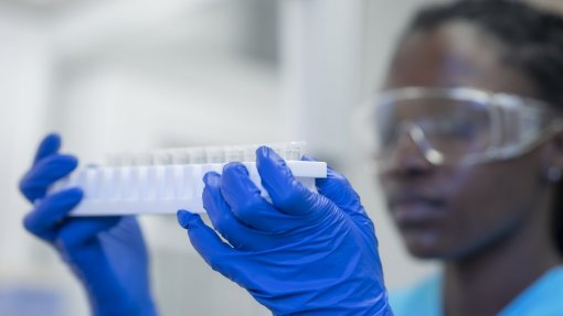 União Africana investiga se vacina contra estirpe Zaire do Ébola é eficaz na nova variante