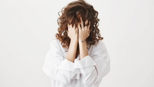 Exorcismos, agressões e culpa: o trauma das terapias de conversão