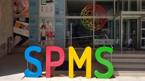 IL pede audição urgente no Parlamento do presidente dos Serviços Partilhados do Ministério da Saúde