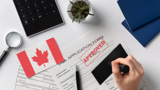 Ébola: Canadá suspende emissão de documentos de viagem para residentes de vários países