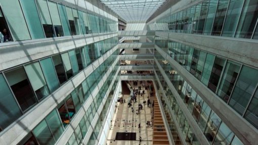 Hospital de Braga deve acelerar aviso de exames após atraso com utente com melanoma - ERS